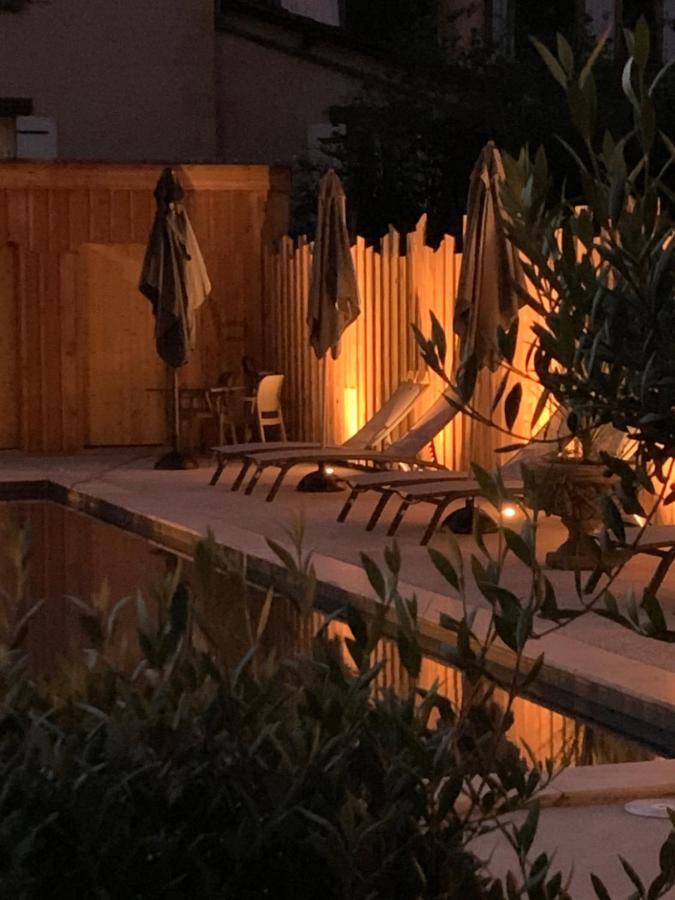 La Villa du 15: Chambres Indépendantes avec Piscine Chauffée Les Eyzies Exterior photo